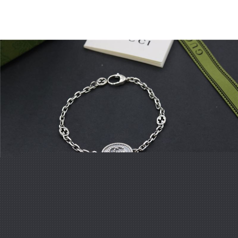 G*u*i bracelets